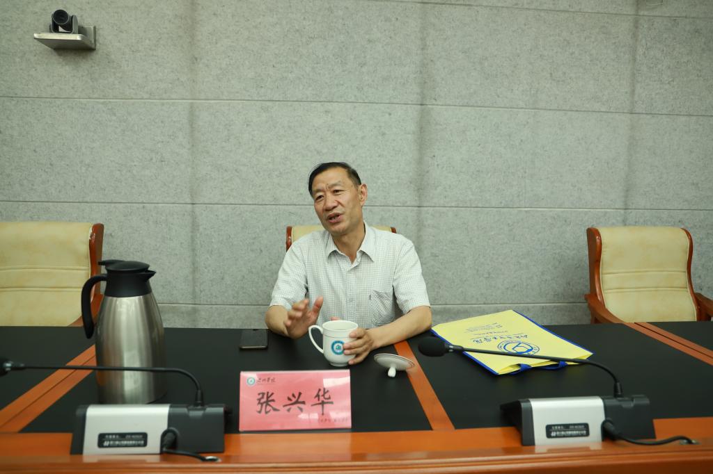 我为群众办实事中国教育报张兴华来我校谈宣传员的能力与素养